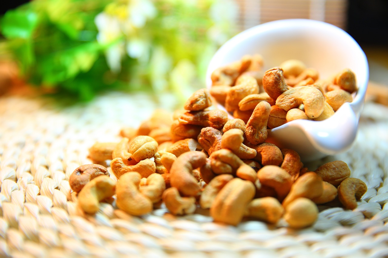 Health Benefits and Harms of Cashew Nuts: A Complete Guide