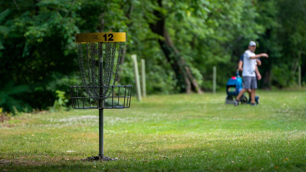 Frisbee and Disc Golf: A Fun and Healthy Way to Stay Fit Frisbee and Disc Golf