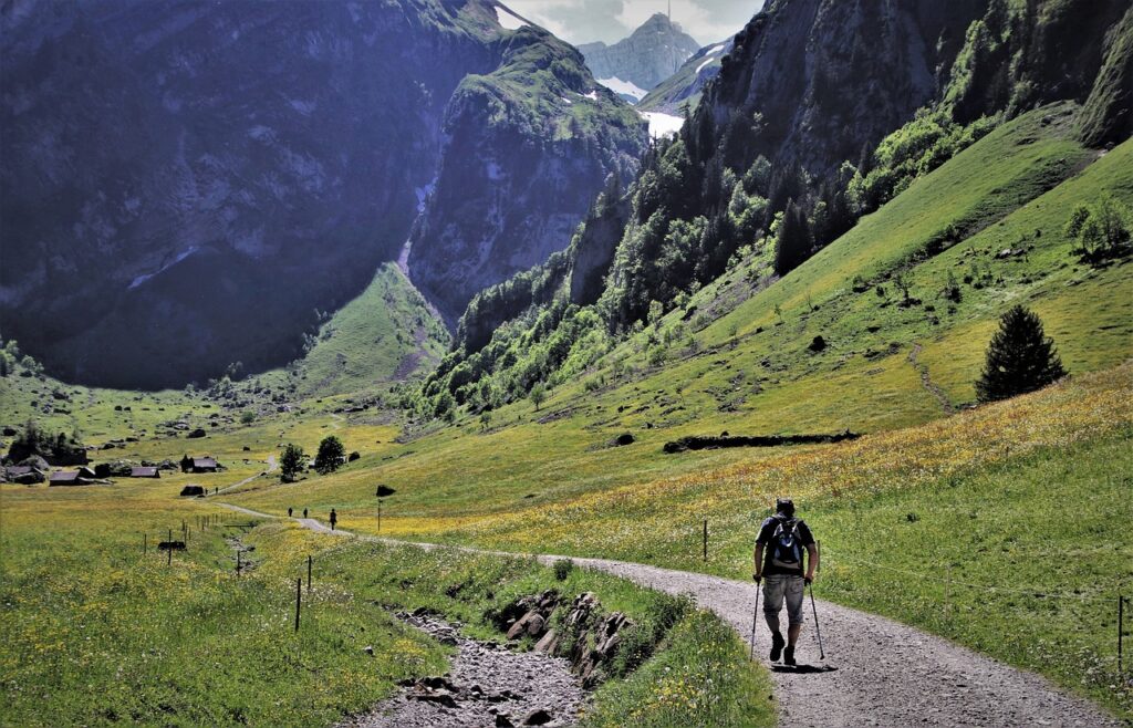 Hiking and Trekking: What's the difference? Hiking and Trekking